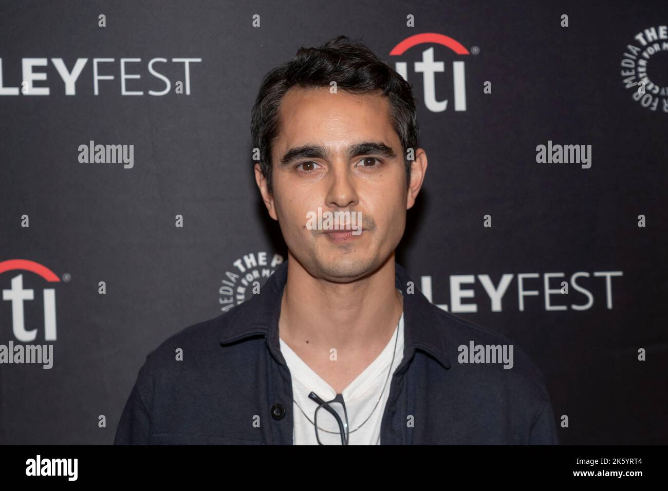 NEW YORK, NEW YORK - 10. OKTOBER: Max Minghella nimmt am 10. Oktober 2022 im Paley Museum in New York City am 2022. PaleyFest NY Teil. Kredit: Ron Adar/Alamy Live Nachrichten Stockfoto