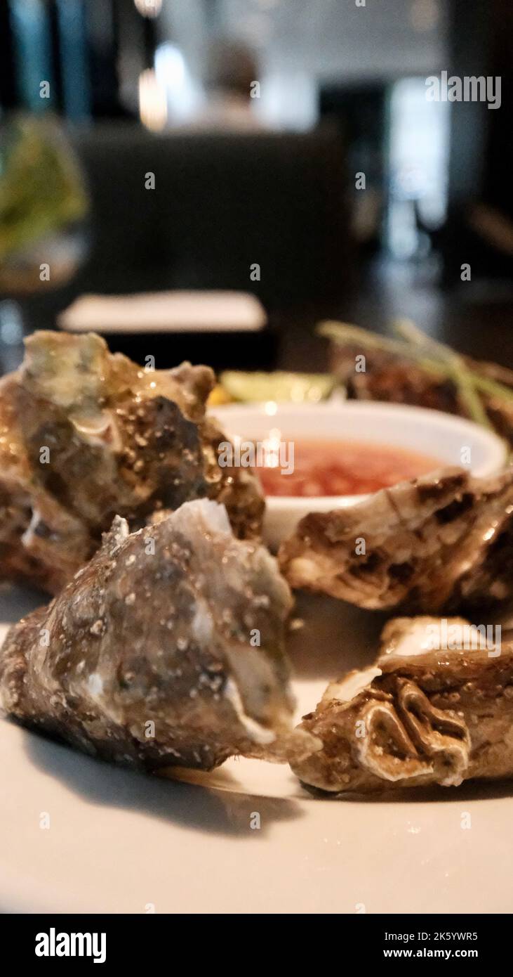 Austern Muscheln auf dem Tisch Stockfoto