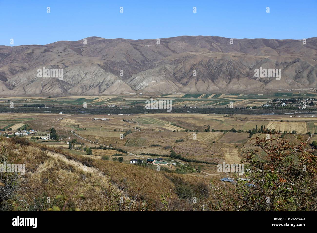 Zu Fuß in der Nähe von Kalmak Ashuu, Chong Kemin Valley, Tien Shan Mountains, Chui Region, Kirgisistan, Zentralasien Stockfoto