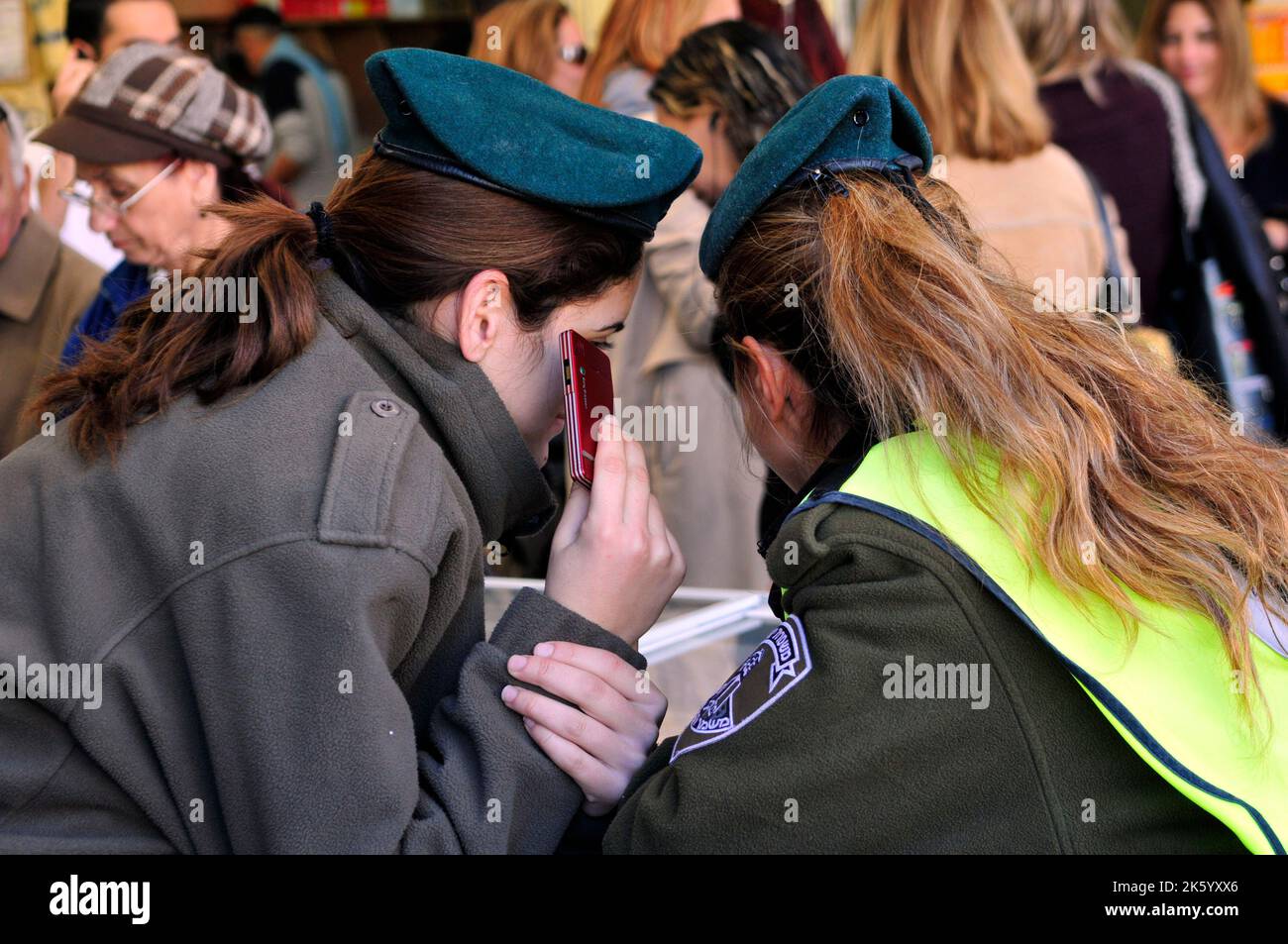 Israelische Grenzpolizistinnen in Jerusalem, Israel. Stockfoto
