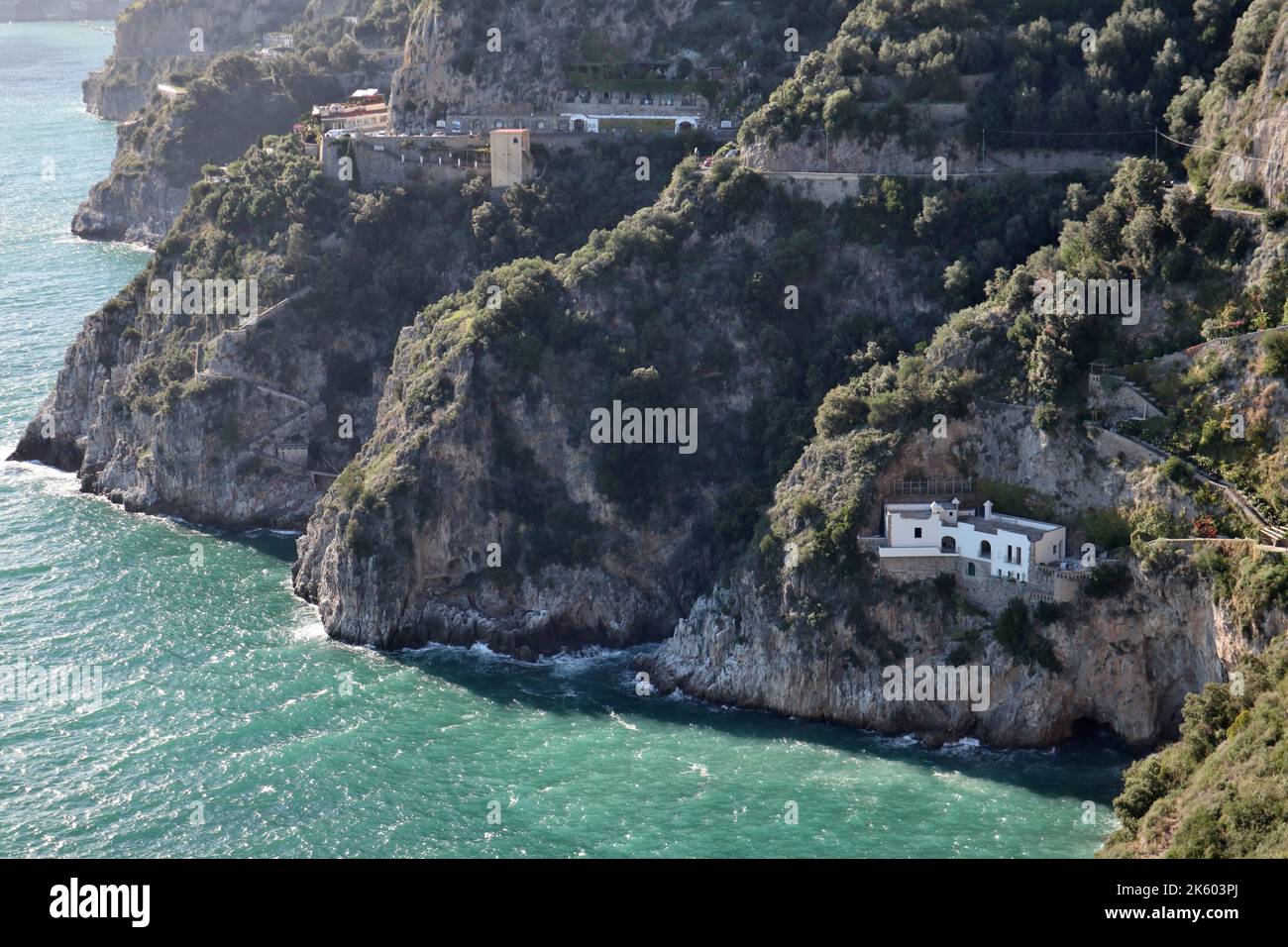 Conca dei Marini - Tratto della costiera con la Grotta dello Smeraldo da Via Vreca Stockfoto