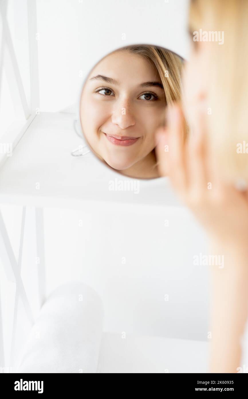 Schönheit Frische weibliche Dermatologie Frau Gesicht Stockfoto