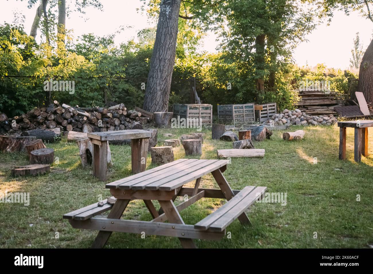 Hinterhof Zeug Picknick-Zone ländliche Gartenarbeit Stockfoto