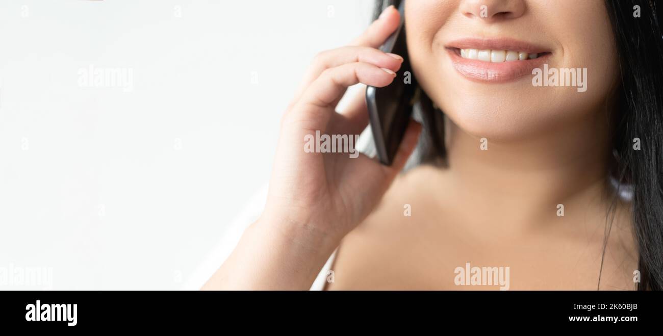 Mobilfunkanbieter sprechende Frau angenehmer Anruf Stockfoto