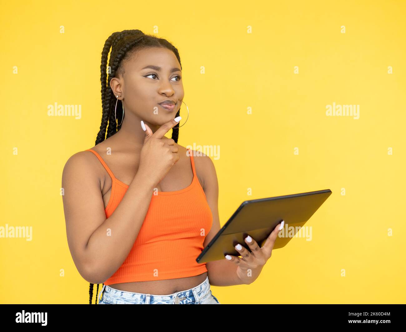 internet surfen digitales Netzwerk afrikanische Frau Stockfoto