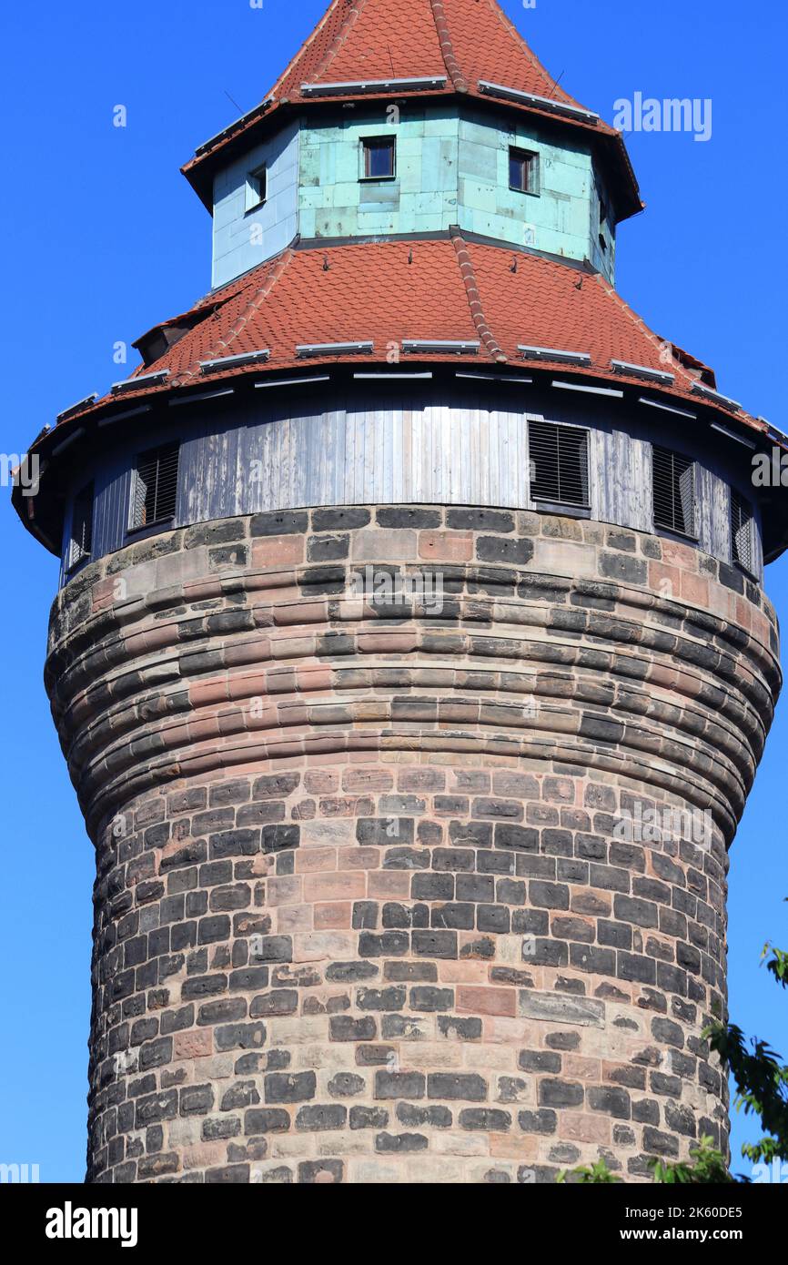 Nürnberger Burg - mittelalterlicher Sinwell-Turm. Wahrzeichen in Deutschland. Stockfoto