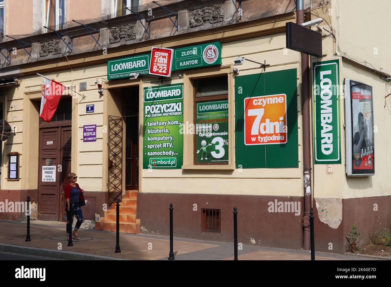 KRAKAU, POLEN - 28. AUGUST 2018: Loombard Pfandhaus in Breslau, Polen. Pfandhäuser bieten gesicherte Darlehen an die Menschen. Stockfoto