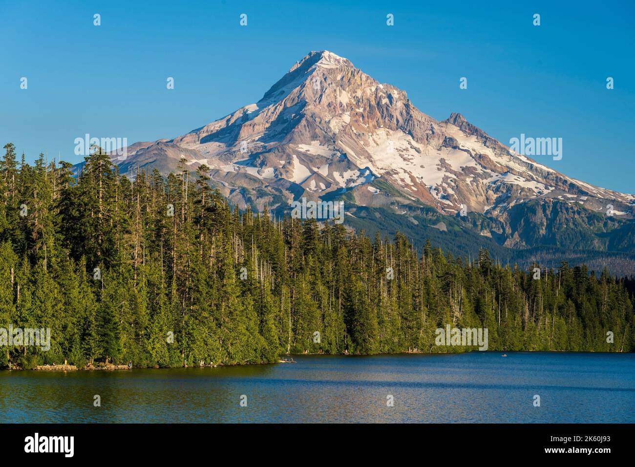 Malerische Aussicht auf Lost Lake mit Mount Hood im Hintergrund, Oregon, USA Stockfoto