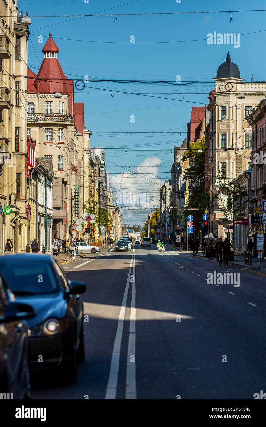Perspektivische Aufnahme der langen Straße in Riga Stockfoto