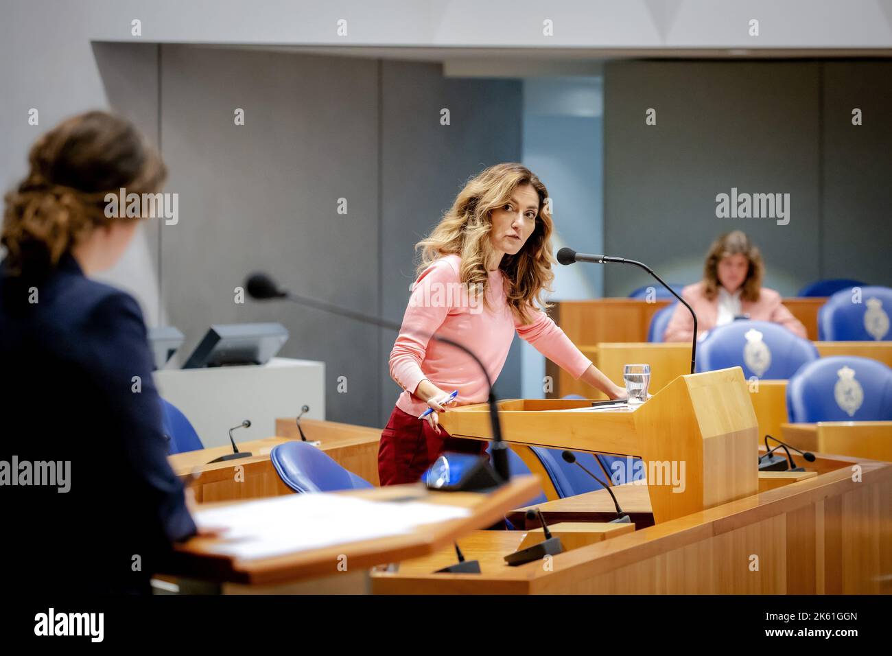 2022-10-11 14:05:07 DEN HAAG - Dilan Yesilgoz-Zegerius, Minister für Justiz und Sicherheit während der wöchentlichen Fragestunde im Repräsentantenhaus. ANP ROBIN VAN LONKHUIJSEN niederlande Out - belgien Out Stockfoto