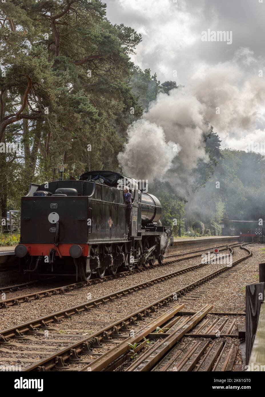 Erhaltene ehemalige S&DJR 2-8-0 Dampflokomotive 53809 am Bahnhof Thorpe auf der Poppy Line Stockfoto