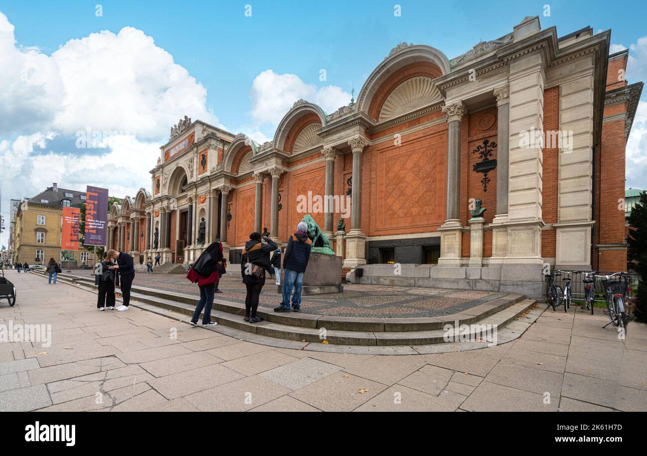 Kopenhagen, Dänemark. Oktober 2022. Außenansicht des NY Carlsberg Glyptotek Ausstellungszentrums im Stadtzentrum Stockfoto