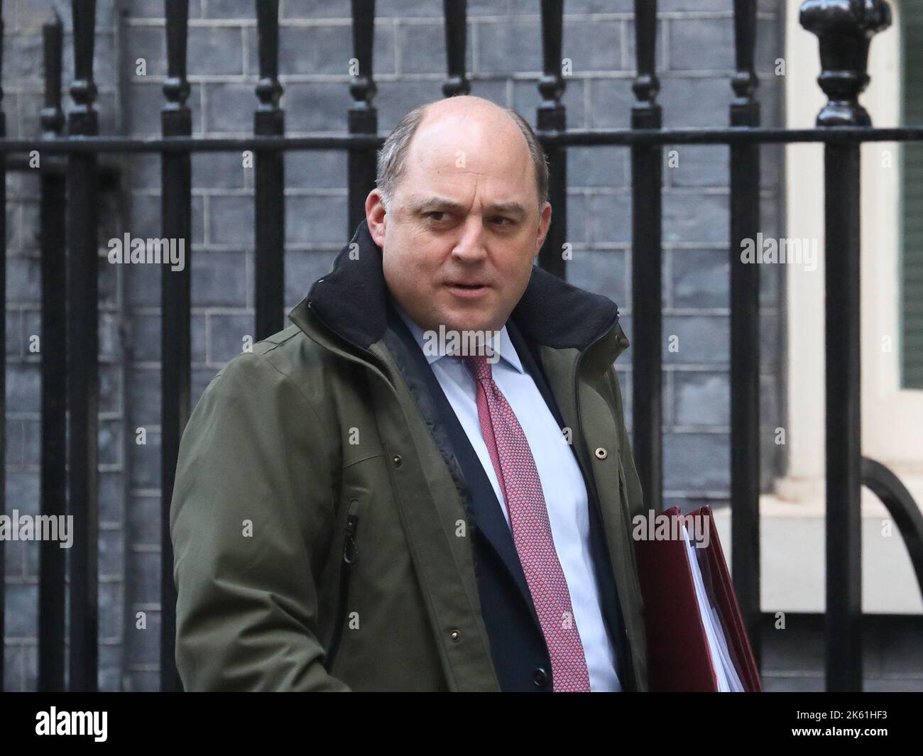 London, Großbritannien. 11. Oktober 2022. Verteidigungsminister Ben Wallace verlässt die Downing Street Nr. 10 nach der wöchentlichen Kabinettssitzung. Quelle: Uwe Deffner/Alamy Live News Stockfoto