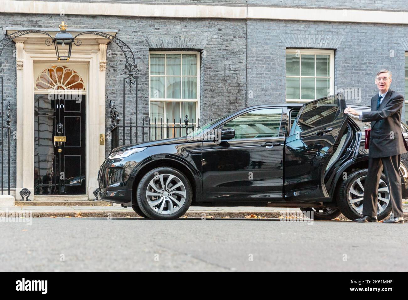 Downing Street, London, Großbritannien. 11.. Oktober 2022. Die Minister nehmen an der ersten Kabinettssitzung in der Downing Street 10 seit der Konferenz der Konservativen Partei in der vergangenen Woche Teil. Jacob Rees-Mogg, MP, Minister für Wirtschaft, Energie und Industriestrategie. Amanda Rose/Alamy Live News Stockfoto