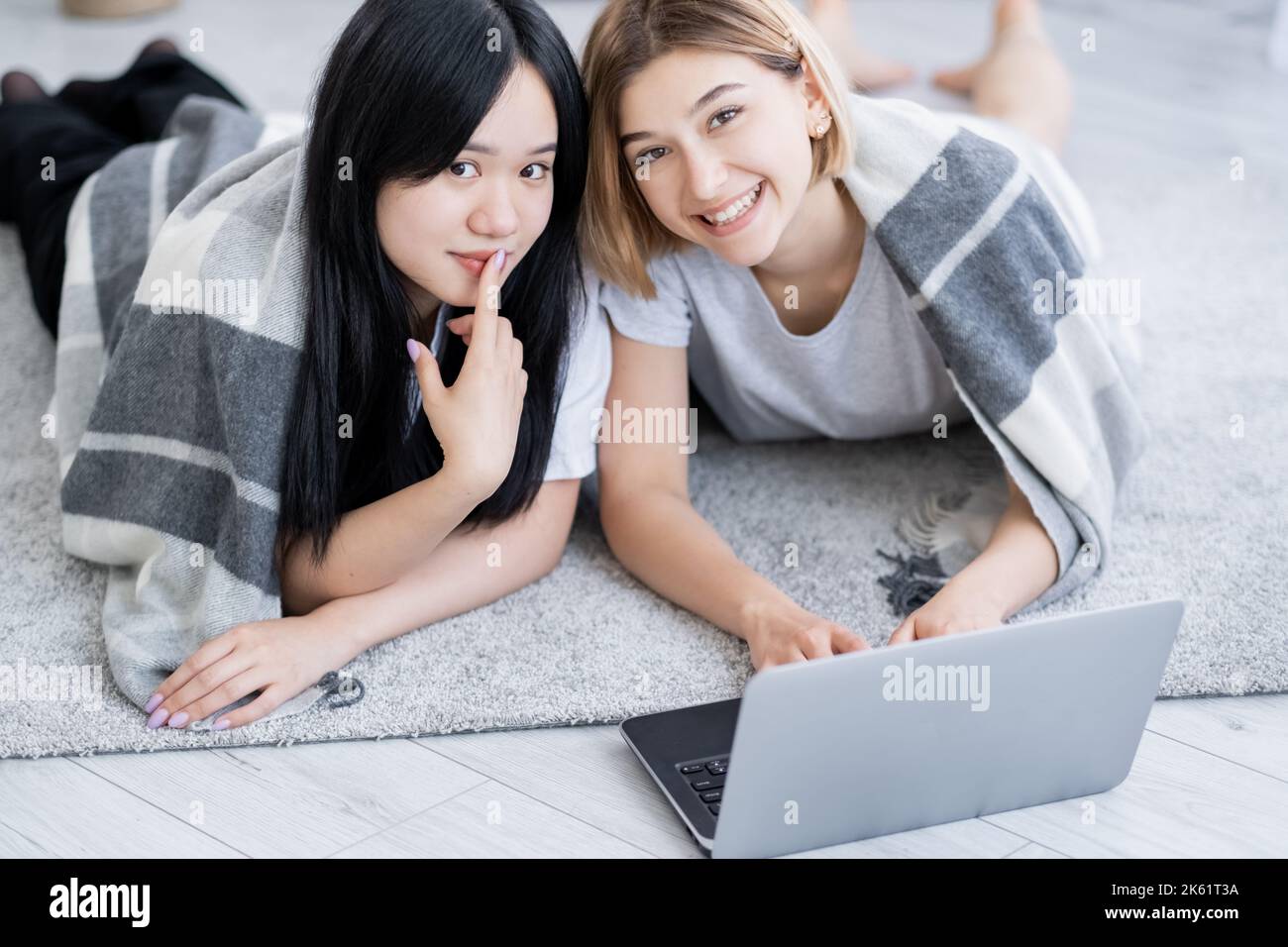 Genießen Zeit glücklich Teenager Mädchen Heimparty Stockfoto