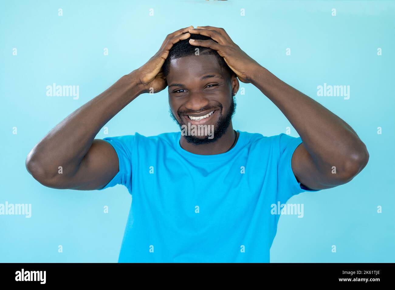 Lachender Mann lustig Witz glücklich optimistisch Porträt Stockfoto