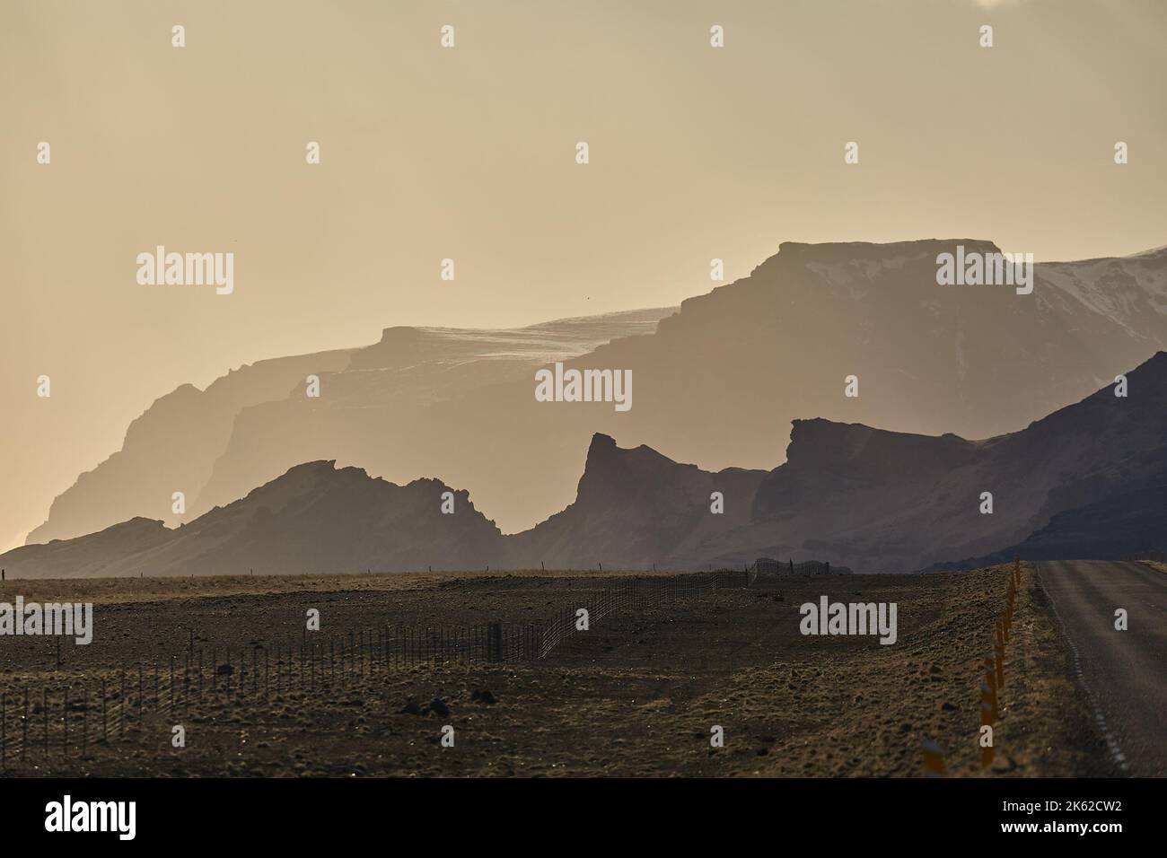 Dämmerung Landschaftslinien in Island Stockfoto