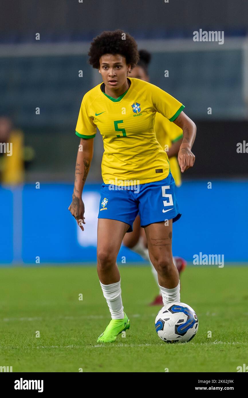 Genua, Italien. 10.. Oktober 2022. Yaya Vitoria Ferreira Silva (Brasilianer) während des FIFA-Qualifikationsrunden-Freundschaftsspiels „Frauen WM 2023“ zwischen dem Spiel zwischen Italien Frauen 0-1 Brasilianer Frauen im Luigi Ferraris Stadion am 10. Oktober 2022 in Genua, Italien. Kredit: Maurizio Borsari/AFLO/Alamy Live Nachrichten Gutschrift: Aflo Co. Ltd./Alamy Live Nachrichten Stockfoto