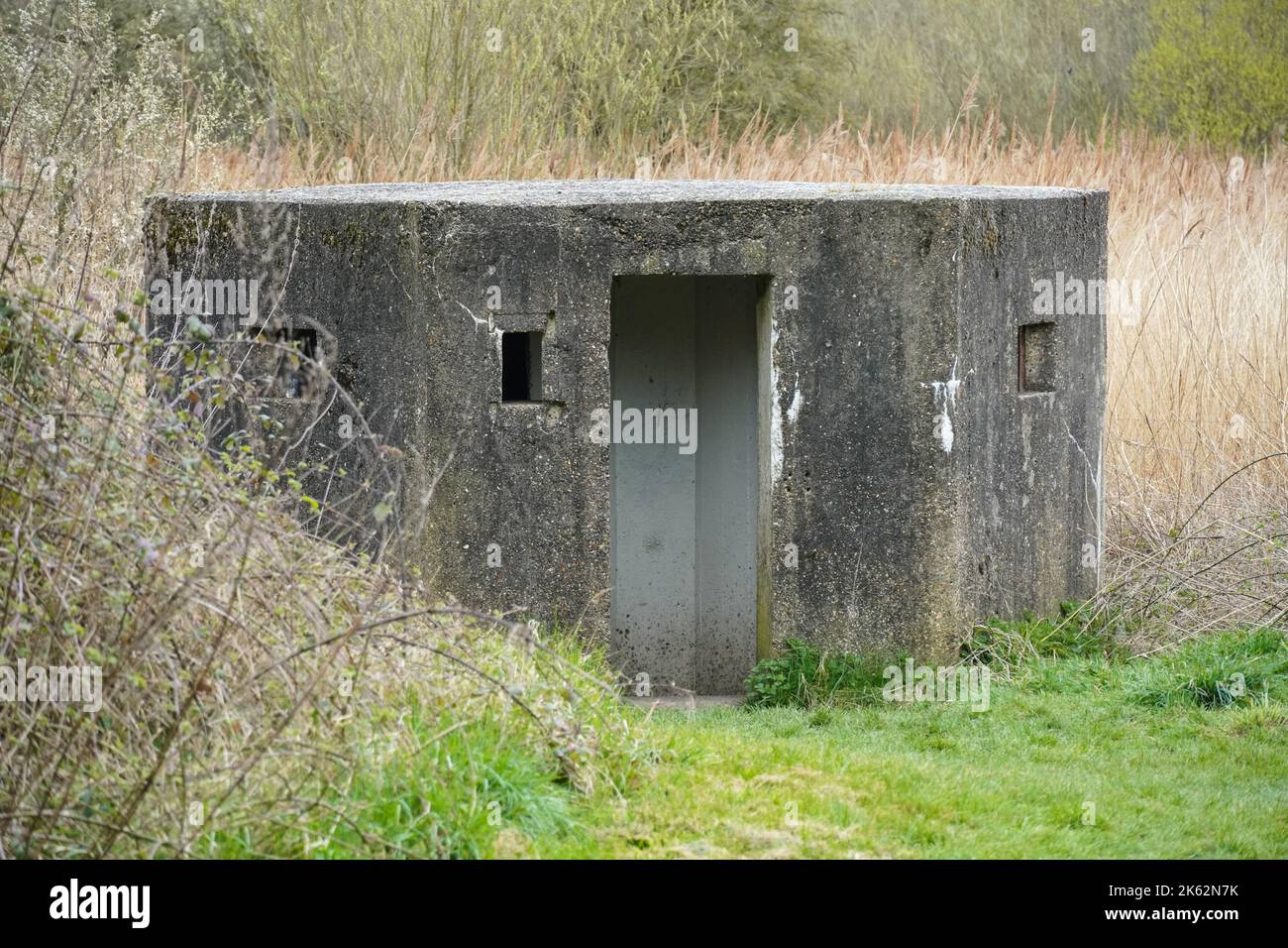 Sechseckiger Betonkasten Typ 22 aus dem 2. Weltkrieg im Hornchurch Country Park, ehemaliger Standort des Hornchurch Airfield, England Großbritannien Stockfoto