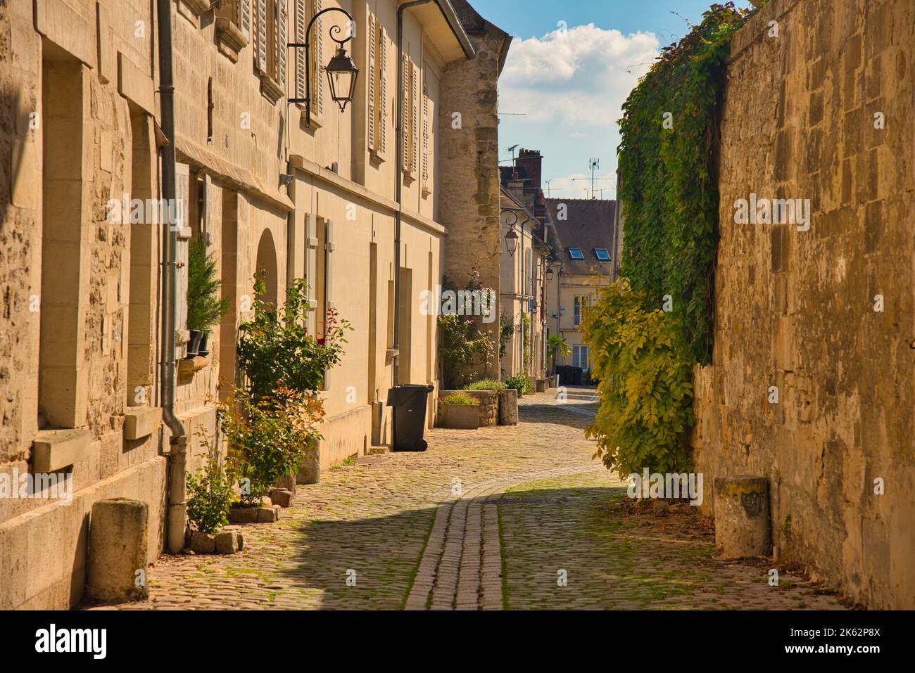 Wunderschöne kleine Stadt St. Crepy en Valois in der Picardie in Frankreich Stockfoto