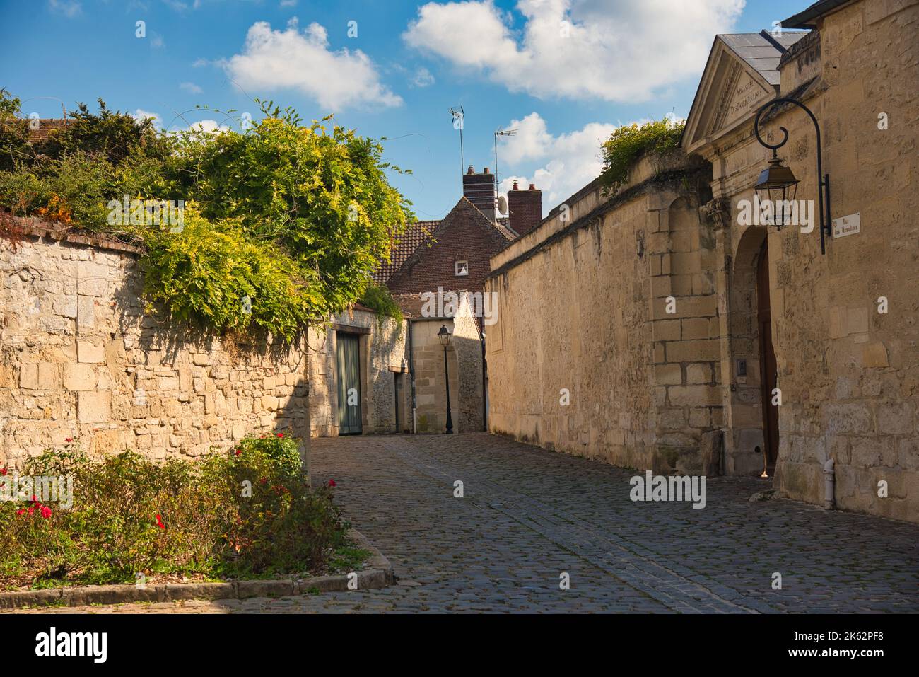 Wunderschöne kleine Stadt St. Crepy en Valois in der Picardie in Frankreich Stockfoto