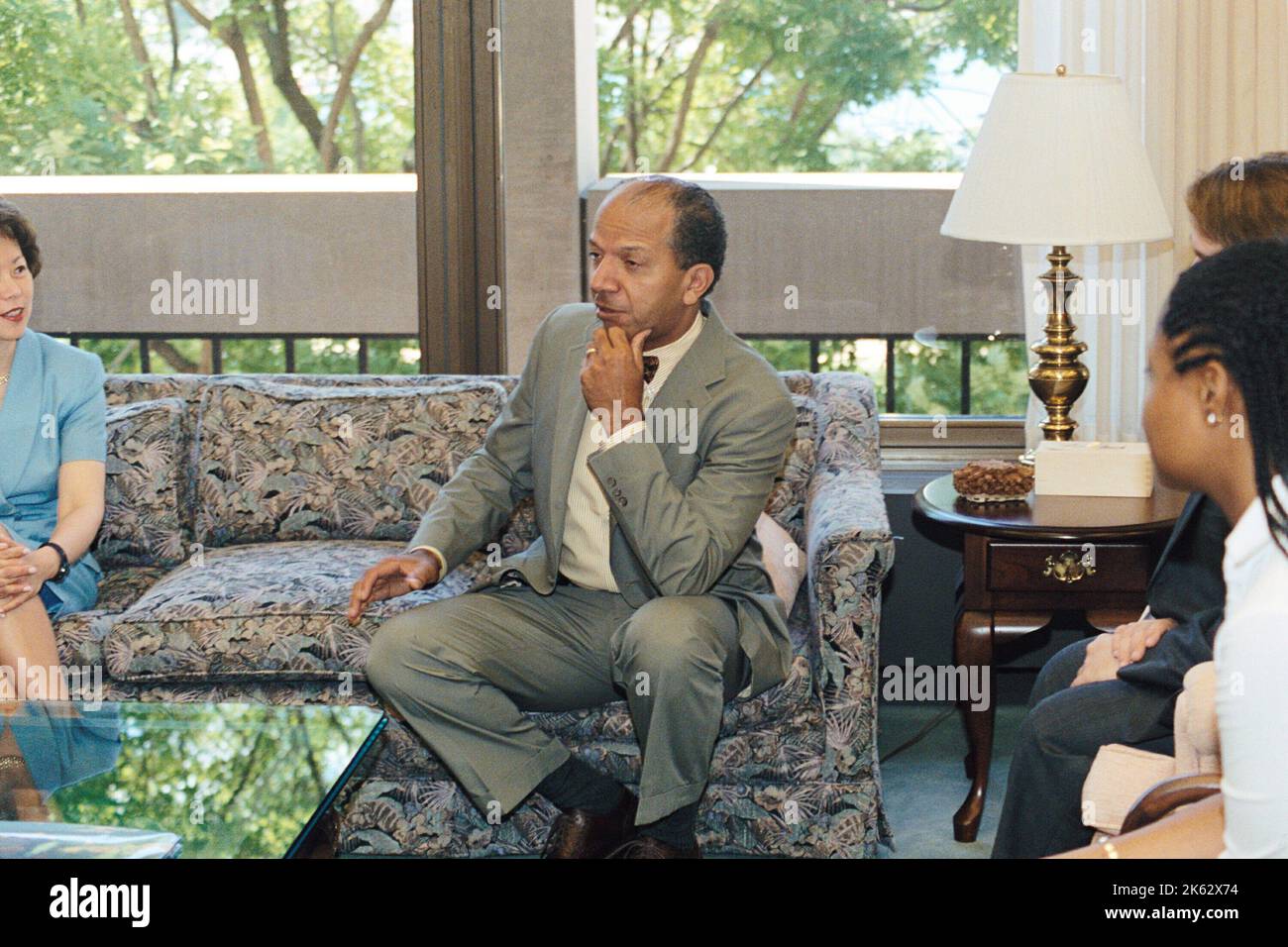 Büro des Sekretärs - Sekretärin Elaine Chao mit Bürgermeister Williams von Washington, DC Stockfoto