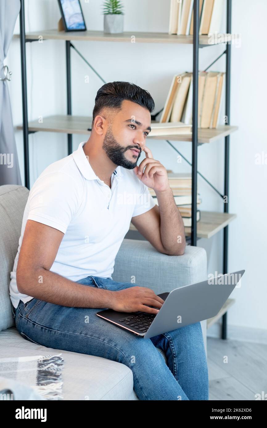 Fernunterricht arabischer Mensch digitale Welt Stockfoto