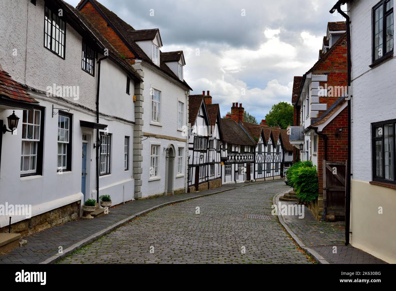 Historisches Tudor-Fachwerk an der Mill St im mittelalterlichen Warwick, West Midlands, Großbritannien Stockfoto