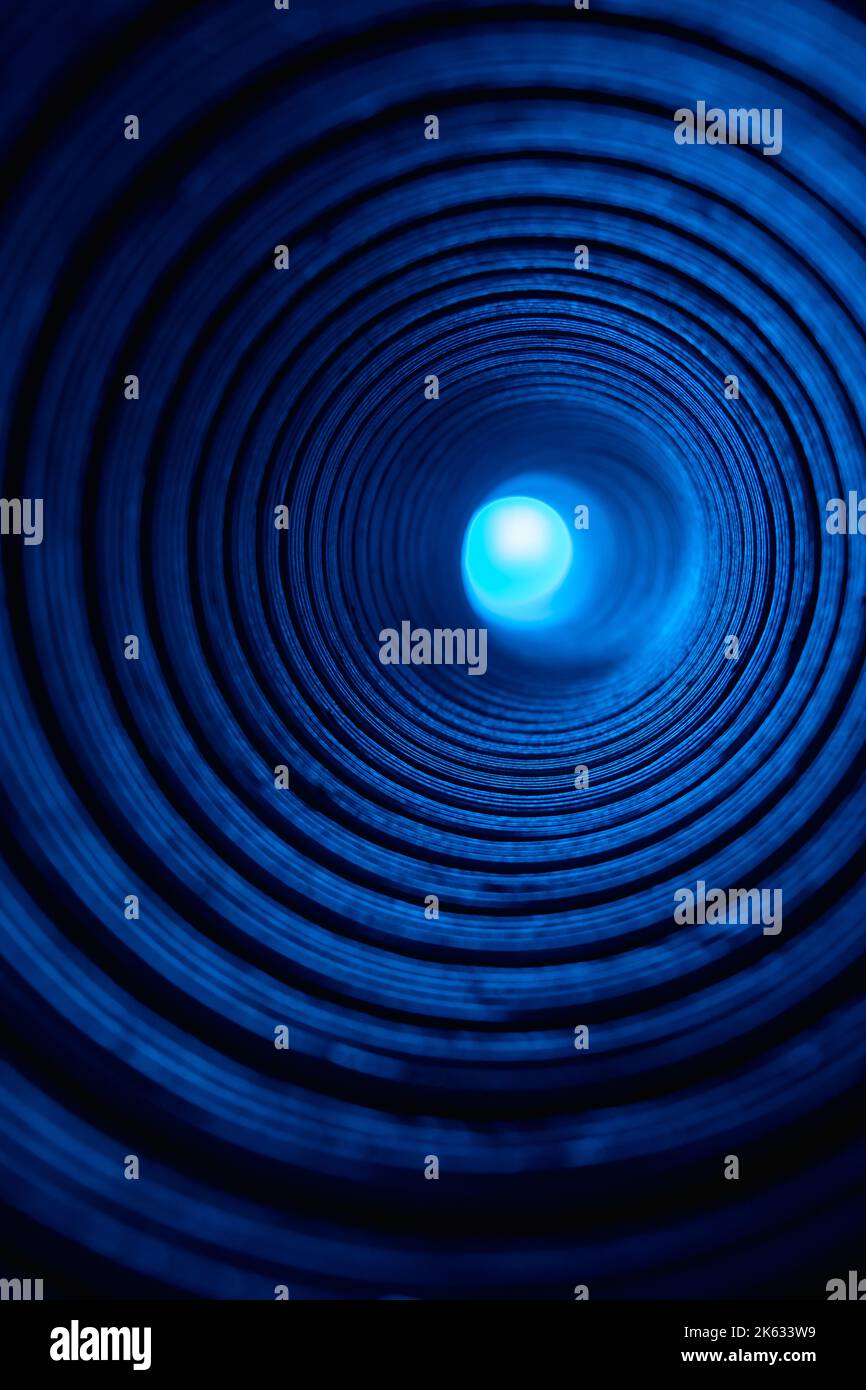 Neon Tunnel Blur leuchten Hintergrund blau Kreise dunkel Stockfoto