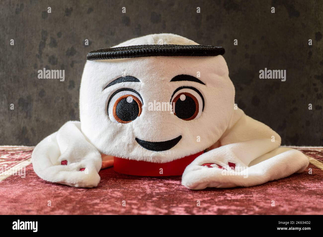 Der offizielle Maskottchen der FIFA Fußball-Weltmeisterschaft 2022 in Katar, La'eeb. La'eeb ist ein arabisches Wort, das „Super-qualifizierter Spieler“ bedeutet. Stockfoto