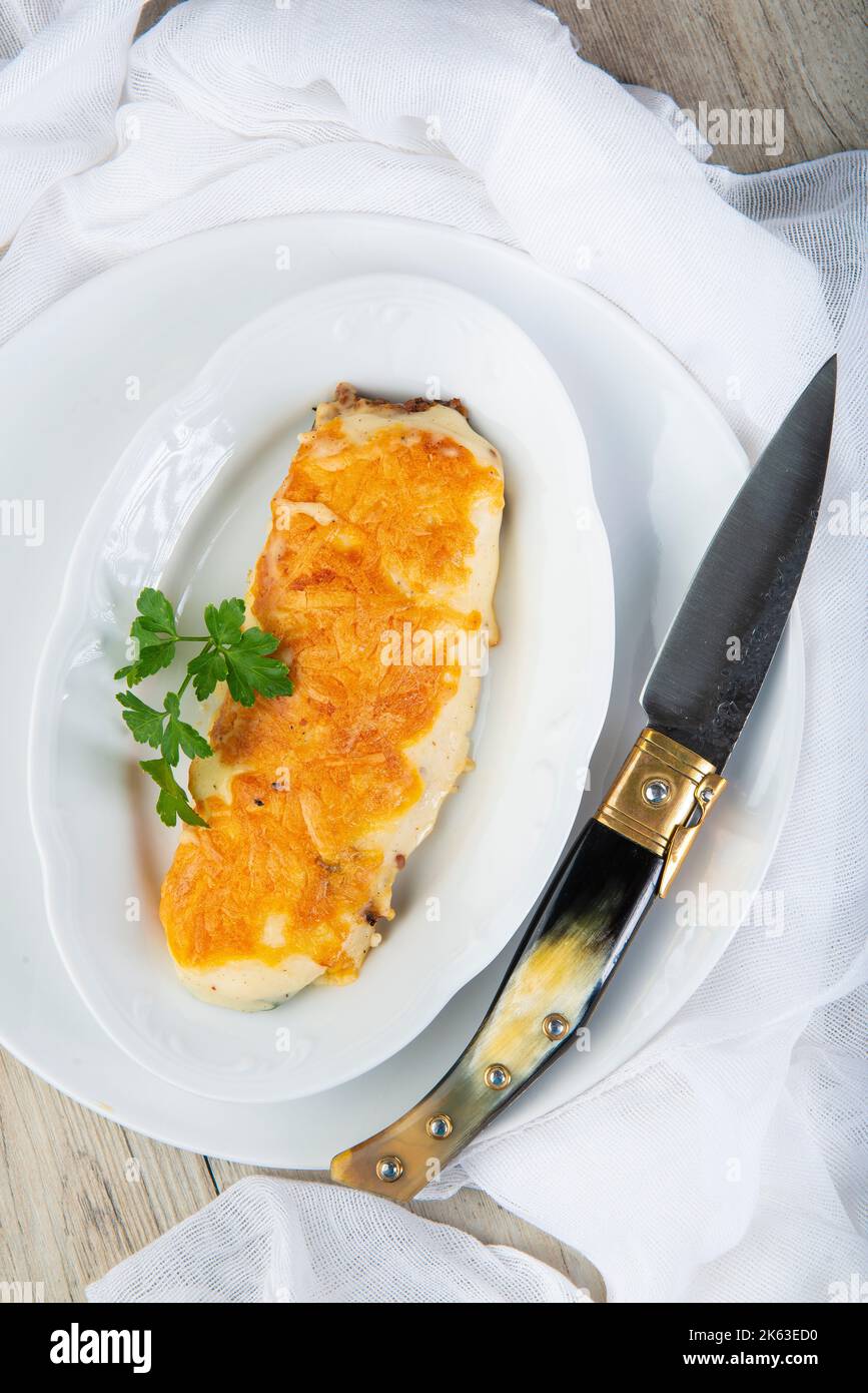 Käse perfektion -Fotos und -Bildmaterial in hoher Auflösung – Alamy