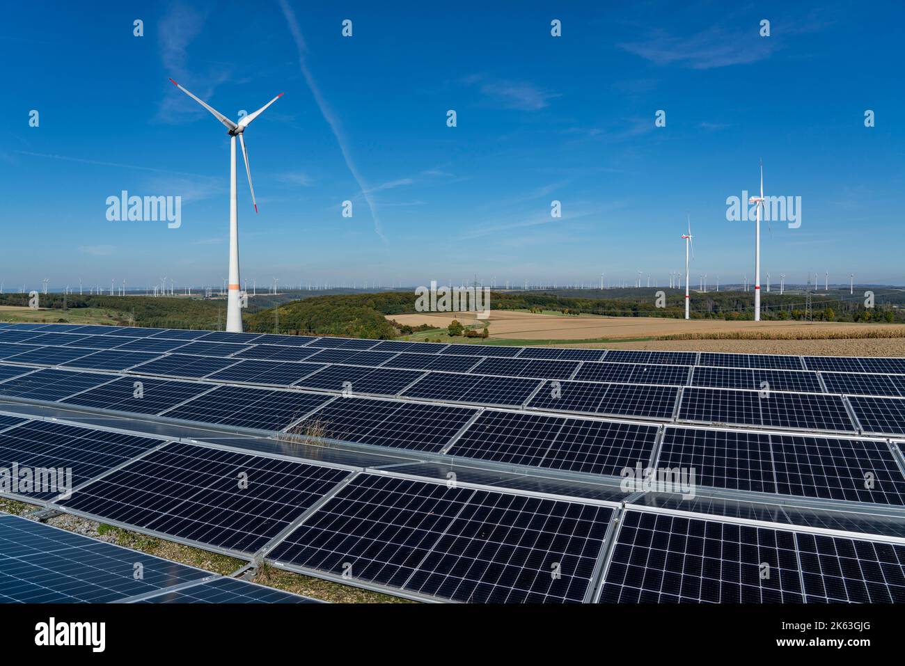 Windpark bei Bad Wünneberg, Solaranlage, Ostwestfalen Lippe, NRW, Deutschland, Stockfoto