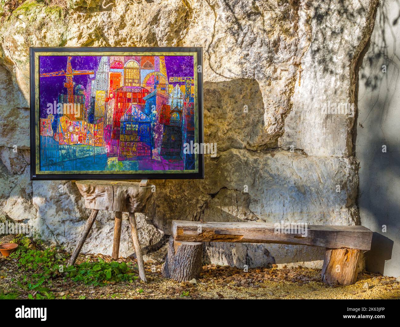 Abstraktes Kunstwerk im Außenbereich - Le Petit-Pressigny, Indre-et-Loire (37), Frankreich. Stockfoto