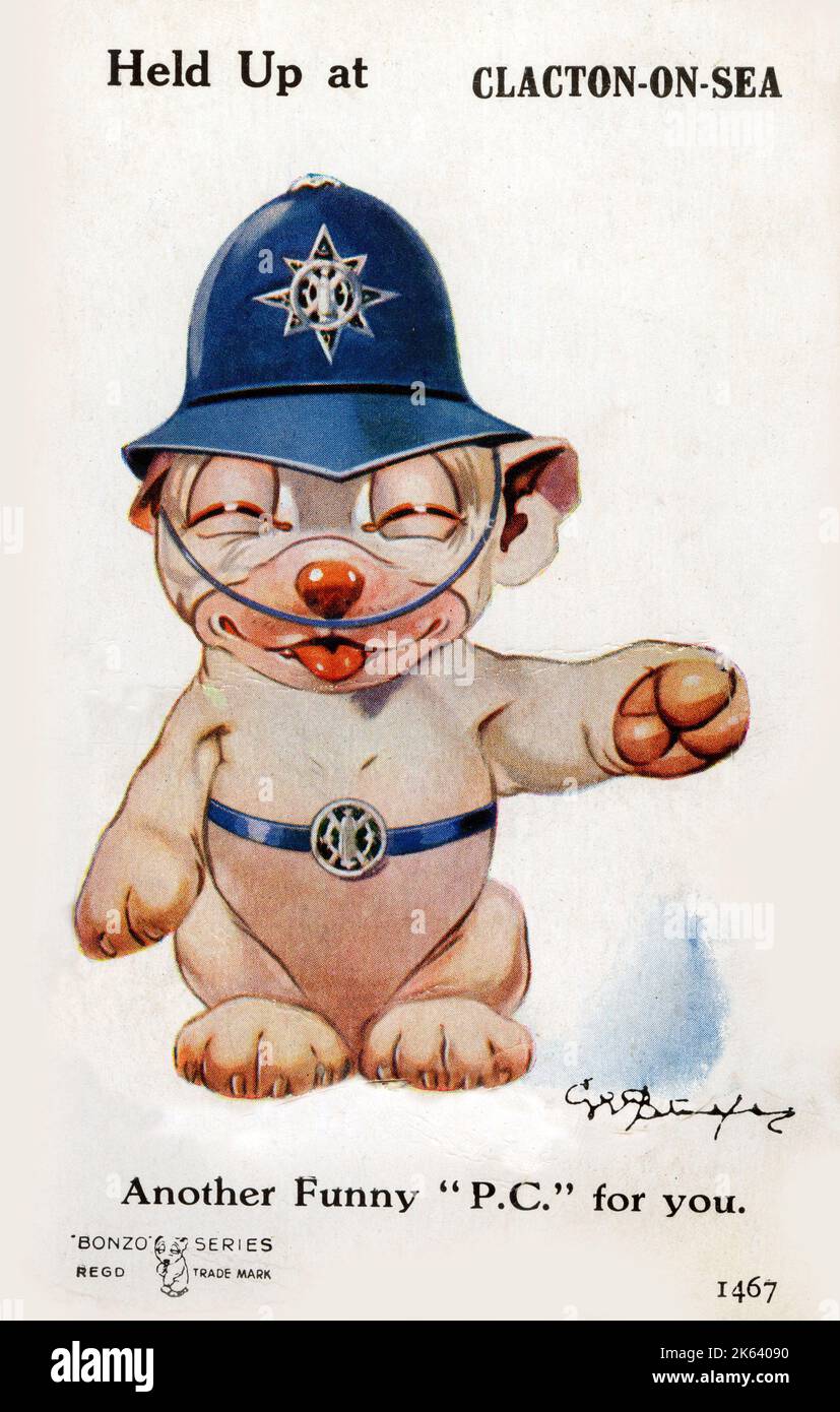 Ein weiterer lustiger 'P.C.' für Sie - 'hochgehalten' in Clacton-on-Sea. Die Pop-up-Klappe öffnet sich, um eine lange Reihe winziger fotografischer Szenen des Resorts zu enthüllen. (Siehe: 10512452 und 10512466 für zwei weitere Kartenvarianten). Stockfoto