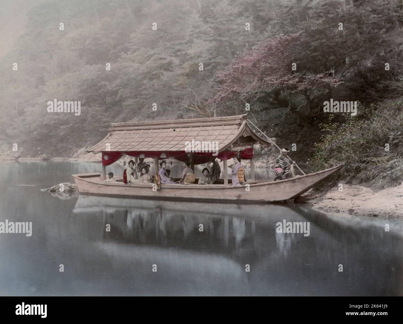 Gruppe junger Frauen in einem Vergnügungsboot. Vintage 19. Jahrhundert Foto. Stockfoto