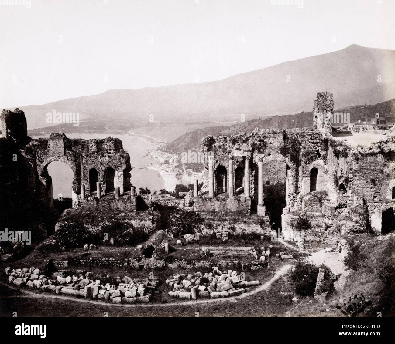 Vintage 19. Jahrhundert Foto: Altes griechisches Theater, Taormina, Sizilien, italien Stockfoto