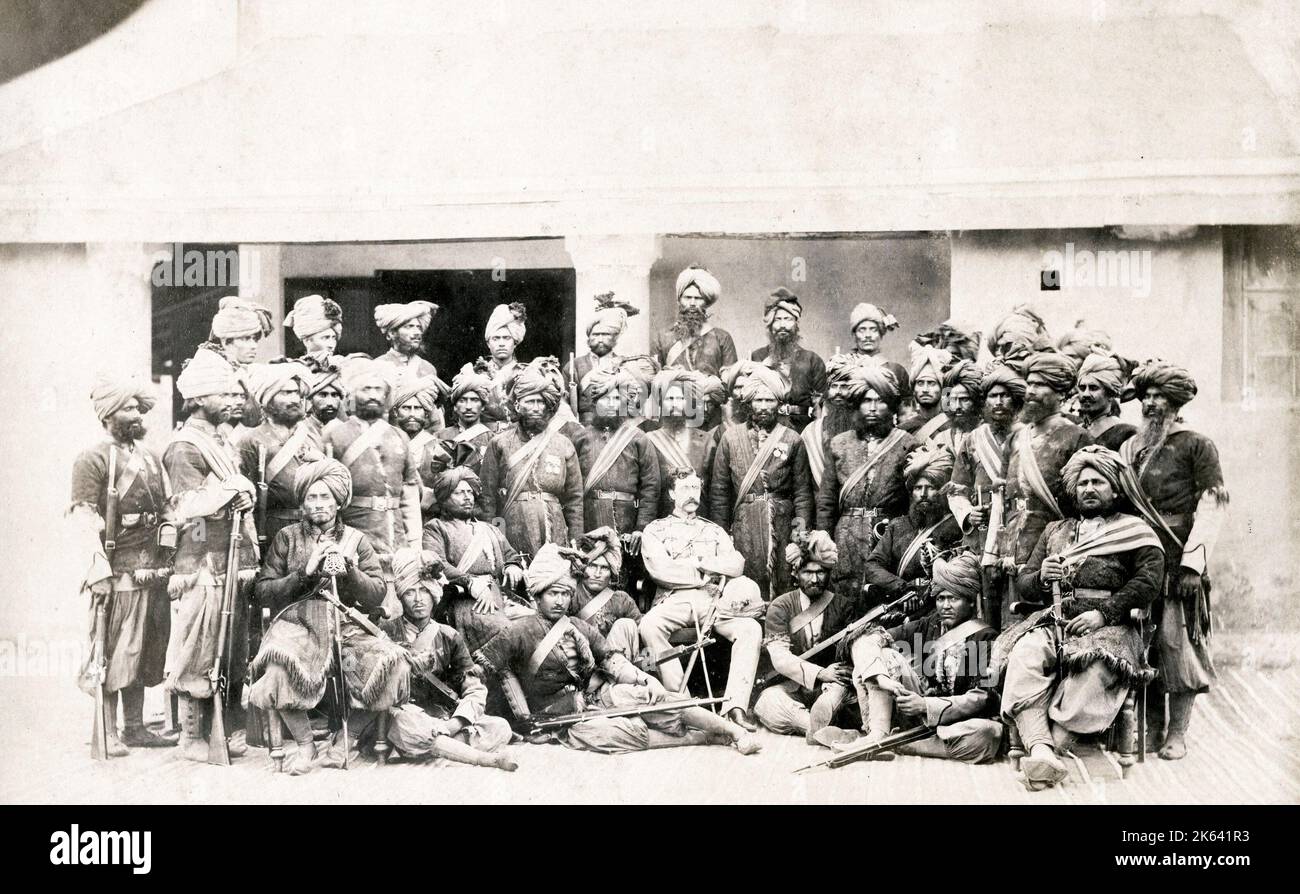 Offiziere eines indianischen Regiments, britische Armee, Indien. Vintage 19. Jahrhundert Foto. Stockfoto