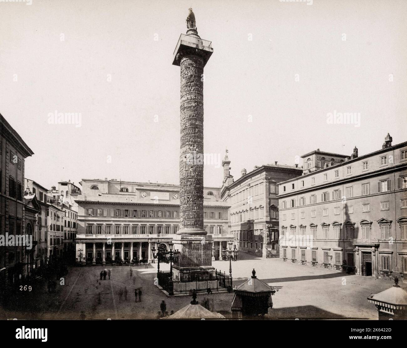 Vintage späten 19. Jahrhundert Fotografie - die Säule von Marcus Aurelius ist eine römische Siegeskolonne auf der Piazza Colonna, Rom, Italien Stockfoto