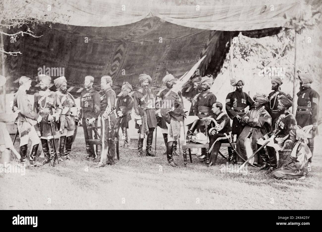 1860er Jahre Vintage-Foto - Britische Armee in Indien - Offiziere der 19. Bengalen Lancers Stockfoto