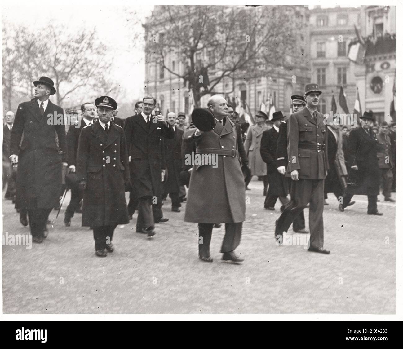 Vintage-Foto des Zweiten Weltkriegs - der britische Premierminister Winston Churchill und General Charles de Gaulle in Paris nach Kriegsende. Stockfoto