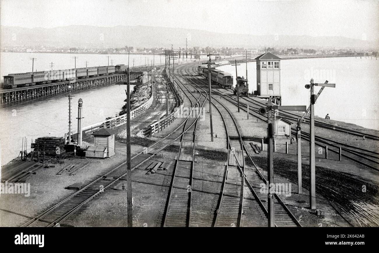 Vintage-Foto aus dem 19.. Jahrhundert: Railroad, Oakland und Pier, USA Stockfoto