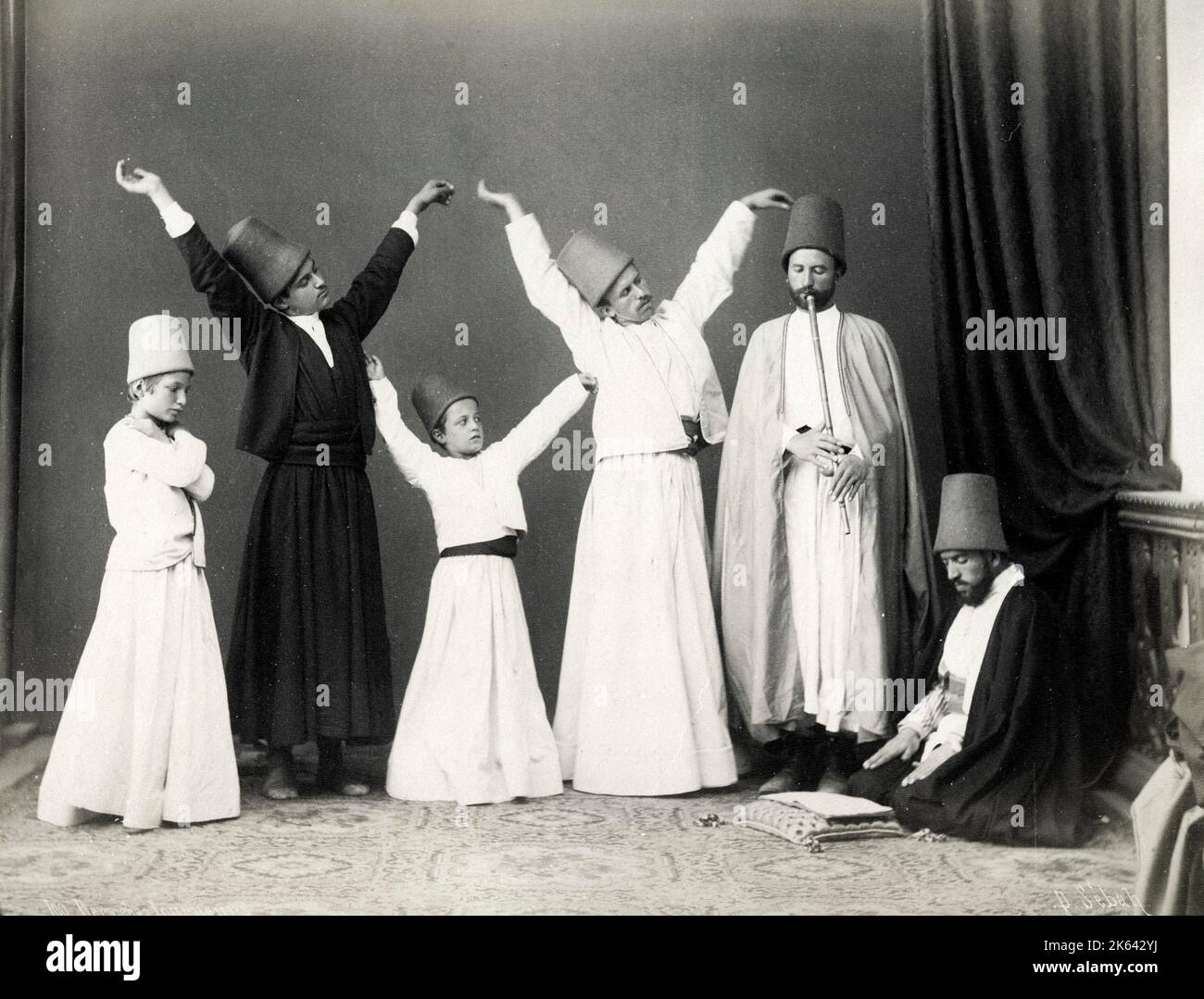Vintage-Foto aus dem 19.. Jahrhundert: Zeremonielle Tänzer, „Wirbelnde Derwische“, Türkei Stockfoto