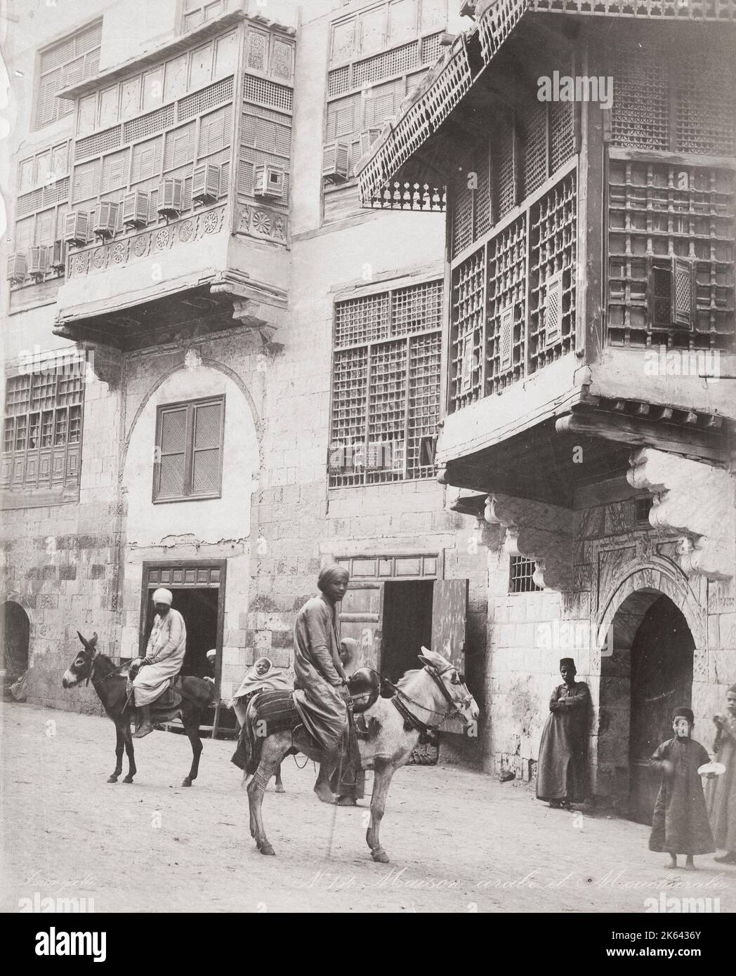 Vintage 19. Jahrhundert Fotografie - Straße im alten Kairo, Ägypten, Mann auf Esel Stockfoto