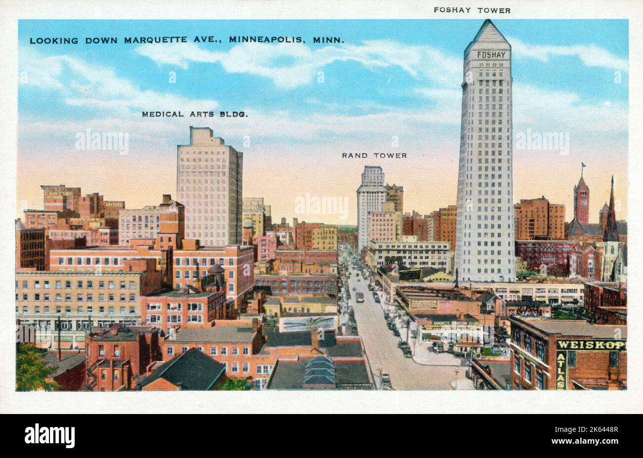 Blick auf die Marquette Avenue, Minneapolis, Minnesota, USA. Hervorgehobene Gebäude (von links): Medical Arts Building, Rand Tower und Foshay Tower. Datum: Ca. 1920 Stockfoto