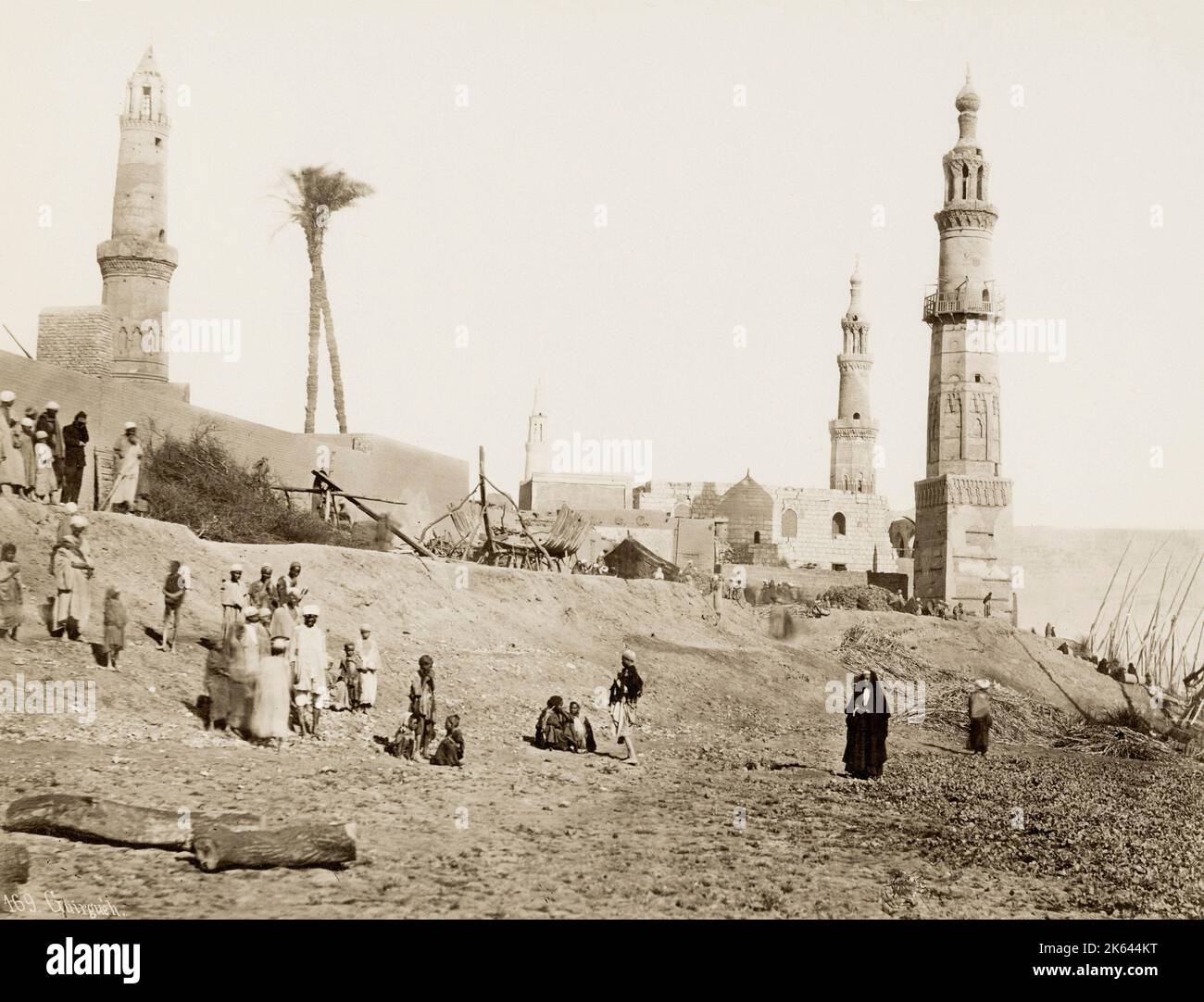 19. Jahrhundert Vintage-Foto: Guirgueh, Ägypten, wahrscheinlich heute die Stadt Girga, am Westufer des Nils. Stockfoto