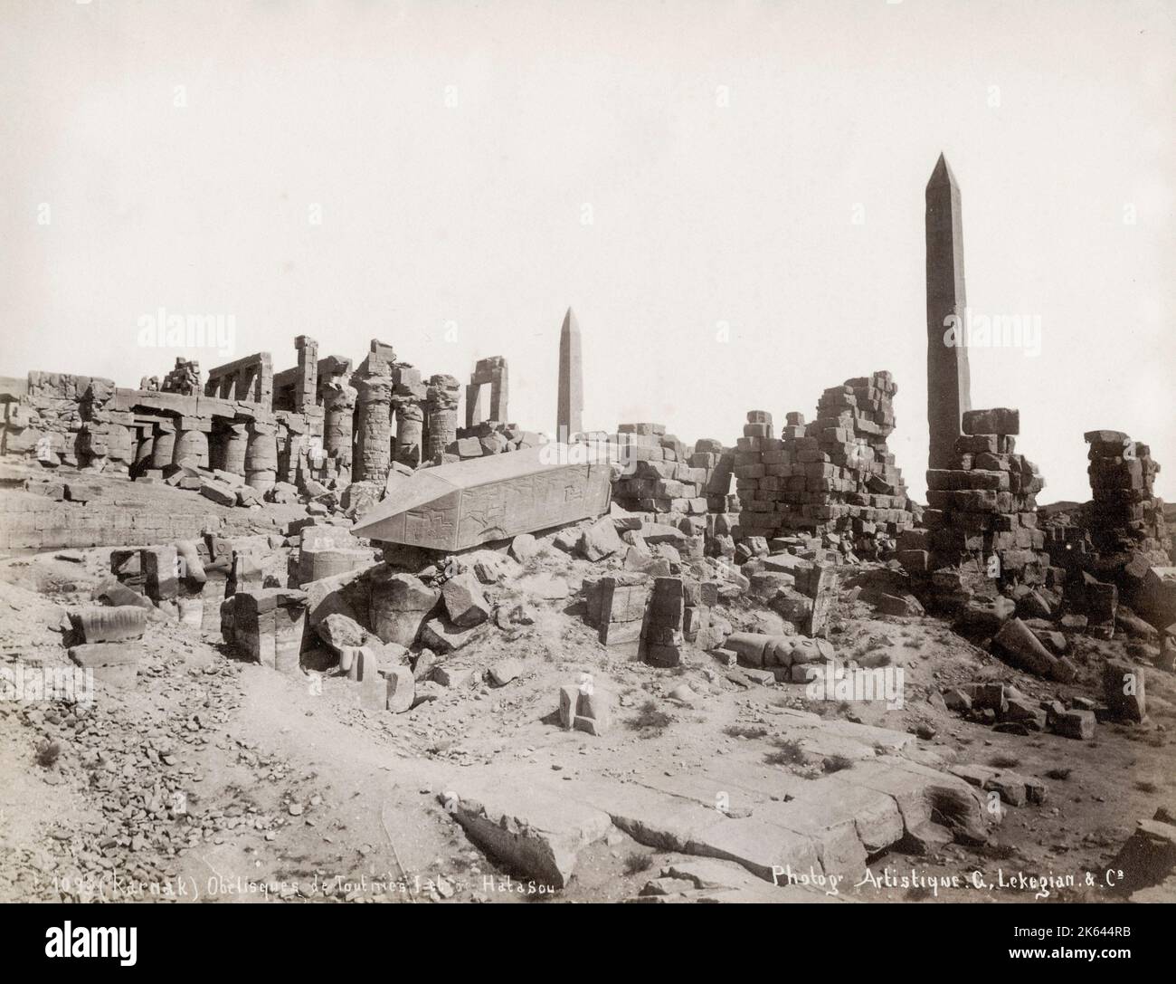 Vintage 19. Jahrhundert Fotografie Hatschepsuts gefallener Obelisk in Karnak, Ägypten Stockfoto
