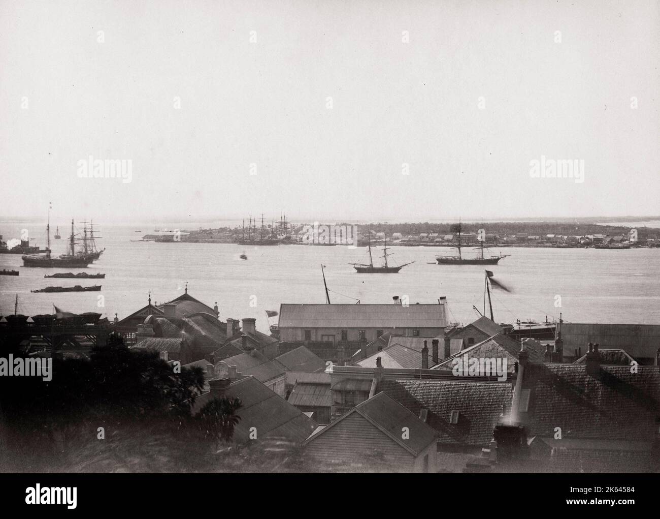 Vintage-Foto des 19. Jahrhunderts: Segelschiffe im Hafen, Newcastle, New South Wales, Australien. Stockfoto