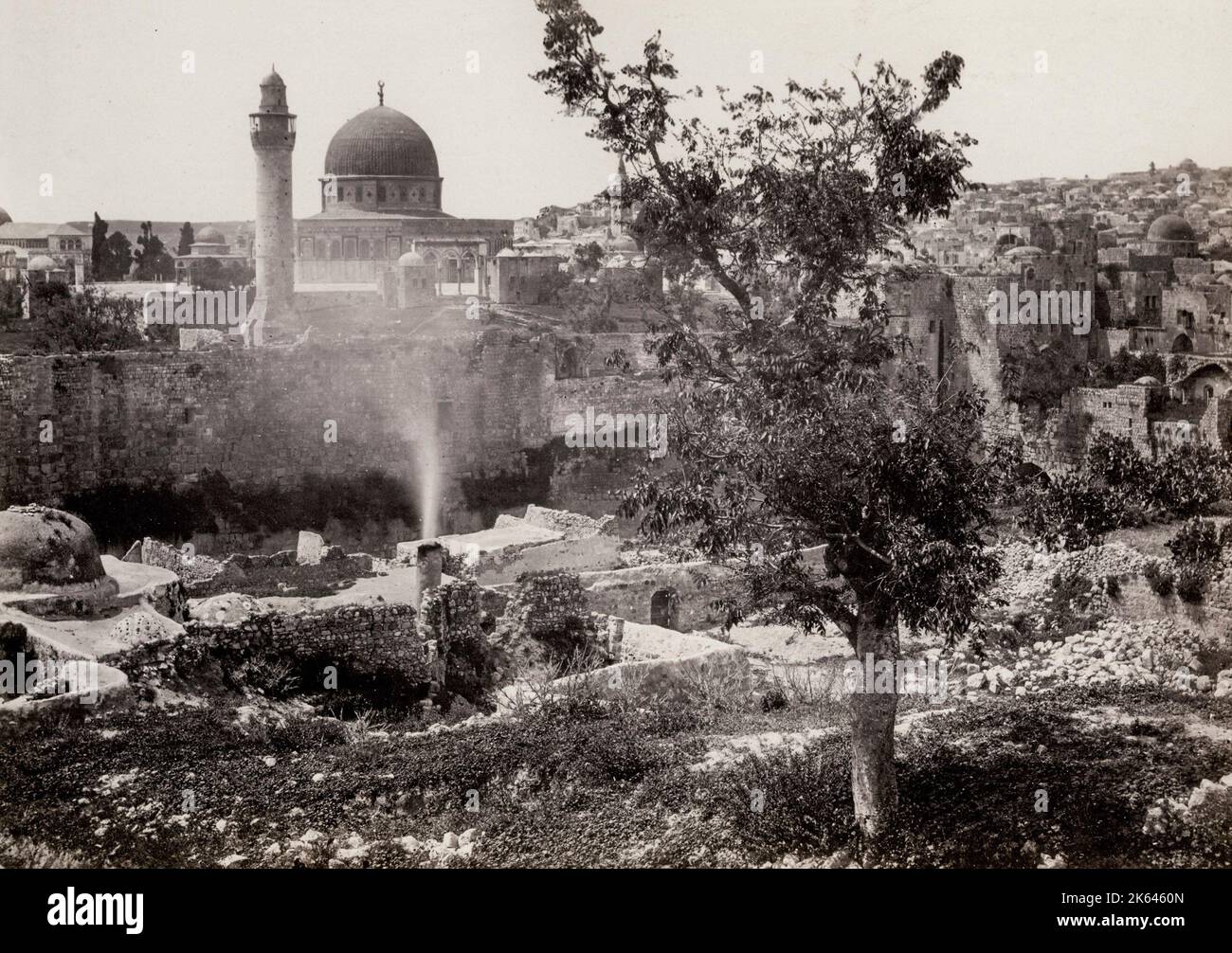 Foto von Francis Frith, von seiner Reise nach Ägypten, Palästina und den weiteren Heiligen Ländern im Jahr 1857 - der Pool von Bethesda, Jerusalem. Stockfoto