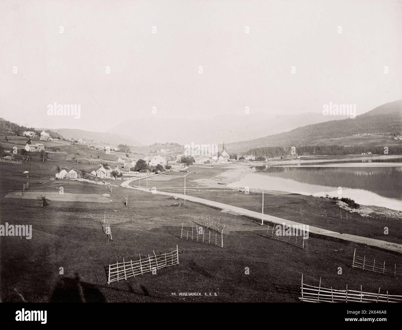 19. Jahrhundert Vintage-Foto: Vossevangen oder Voss ist das Verwaltungszentrum der Gemeinde Voss in Vestland County, Norwegen. Stockfoto