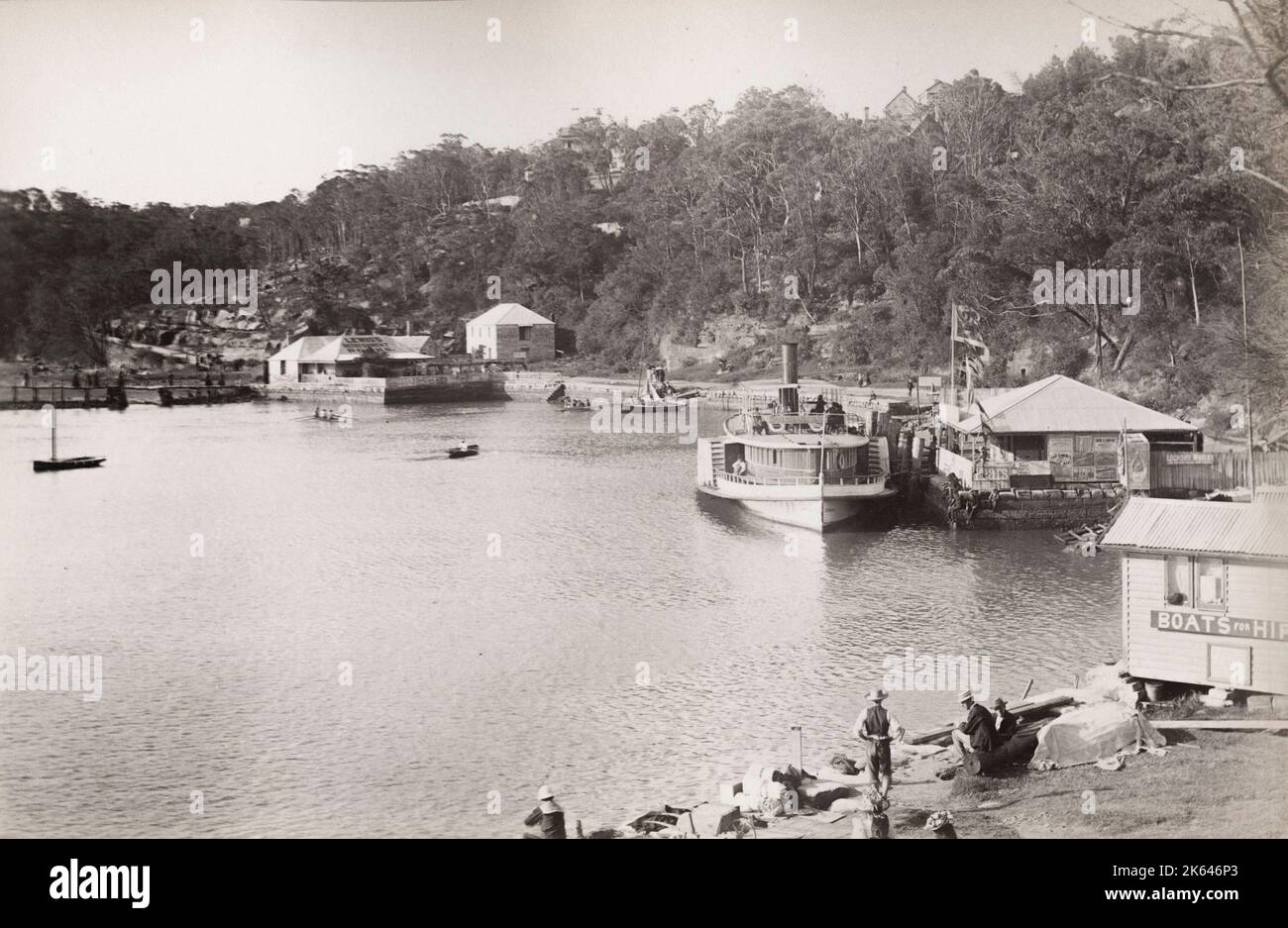 um 1900 Vintage-Foto: Australien - Sydney arrea. Untertitel Mussmans' Bay, vermutlich Mosman Bay, Raddampfer, Ruderboote zum Mieten. Stockfoto